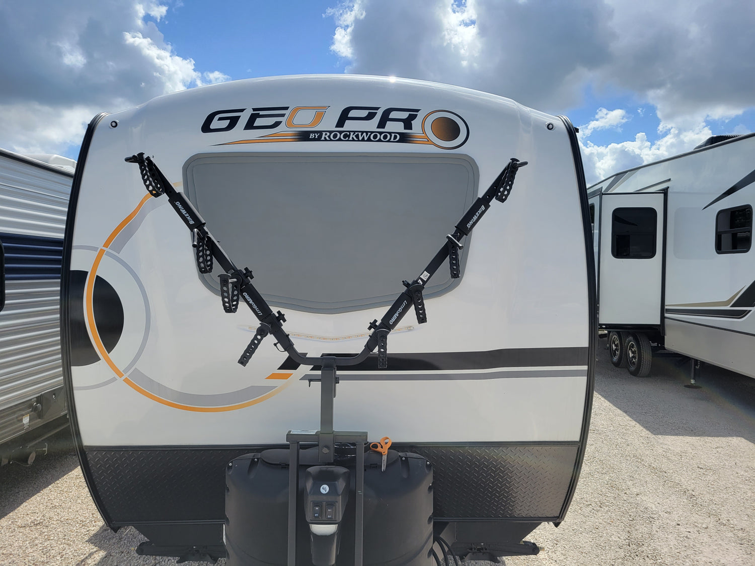 GEOPro/EPro Camper Windshield Cover